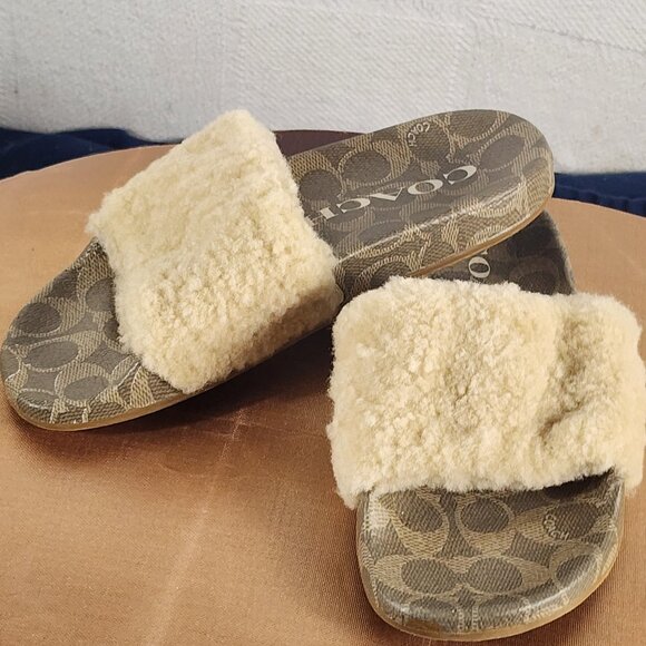 Coach Cream Tan Ulla Shearling Upper Monogram Logo Footbed Grip Sole Sandal Sz 6 - Picture 1 of 16